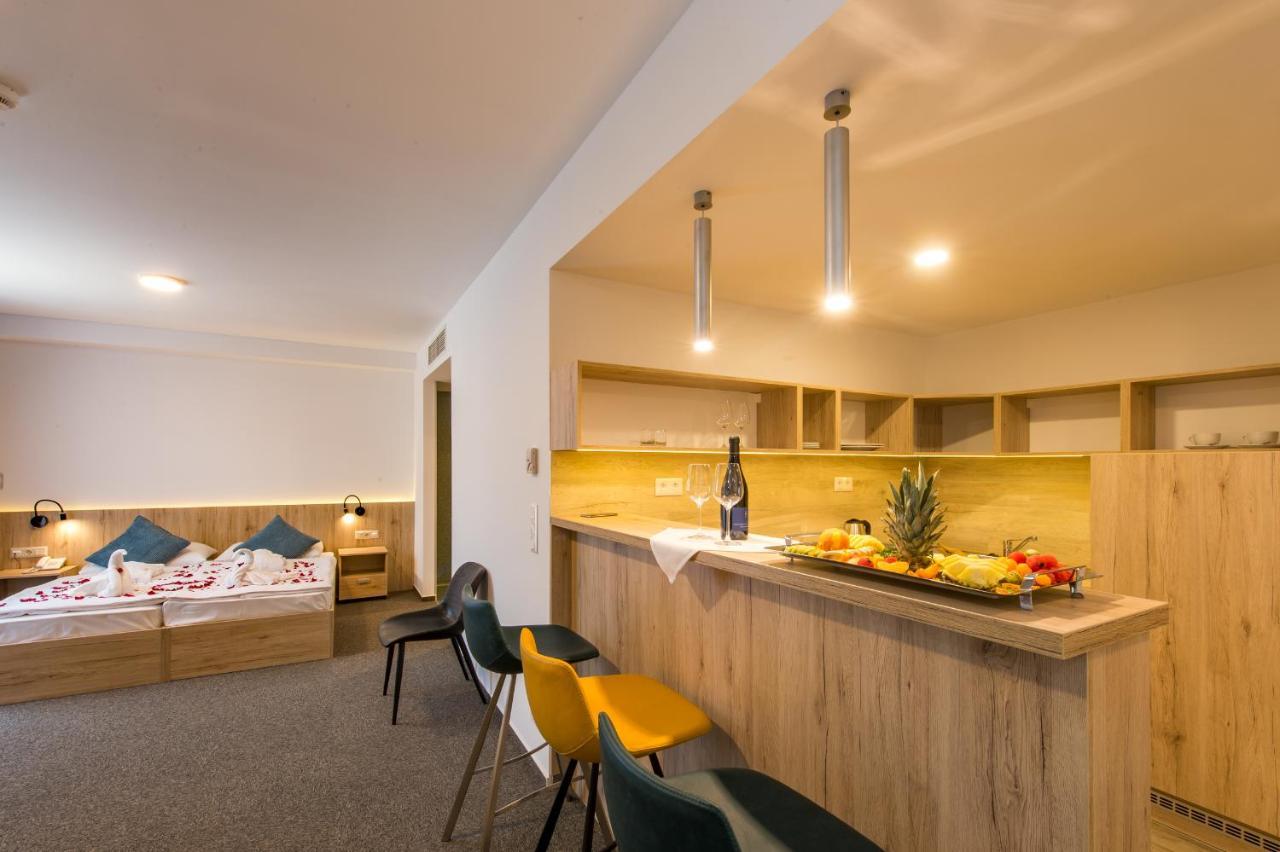 Akademia Hotel Balatonfured Luaran gambar