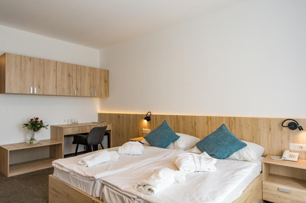 Akademia Hotel Balatonfured Luaran gambar
