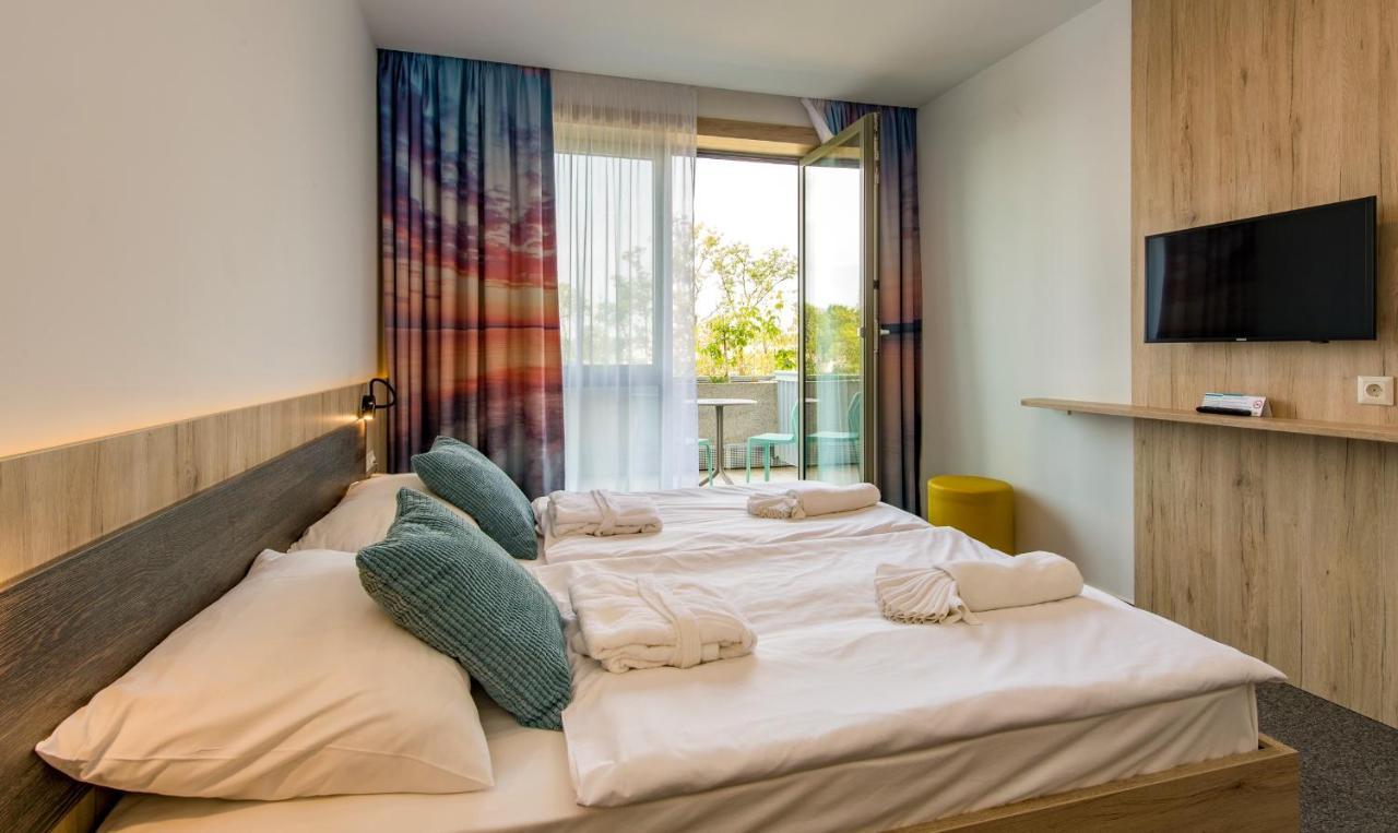 Akademia Hotel Balatonfured Luaran gambar