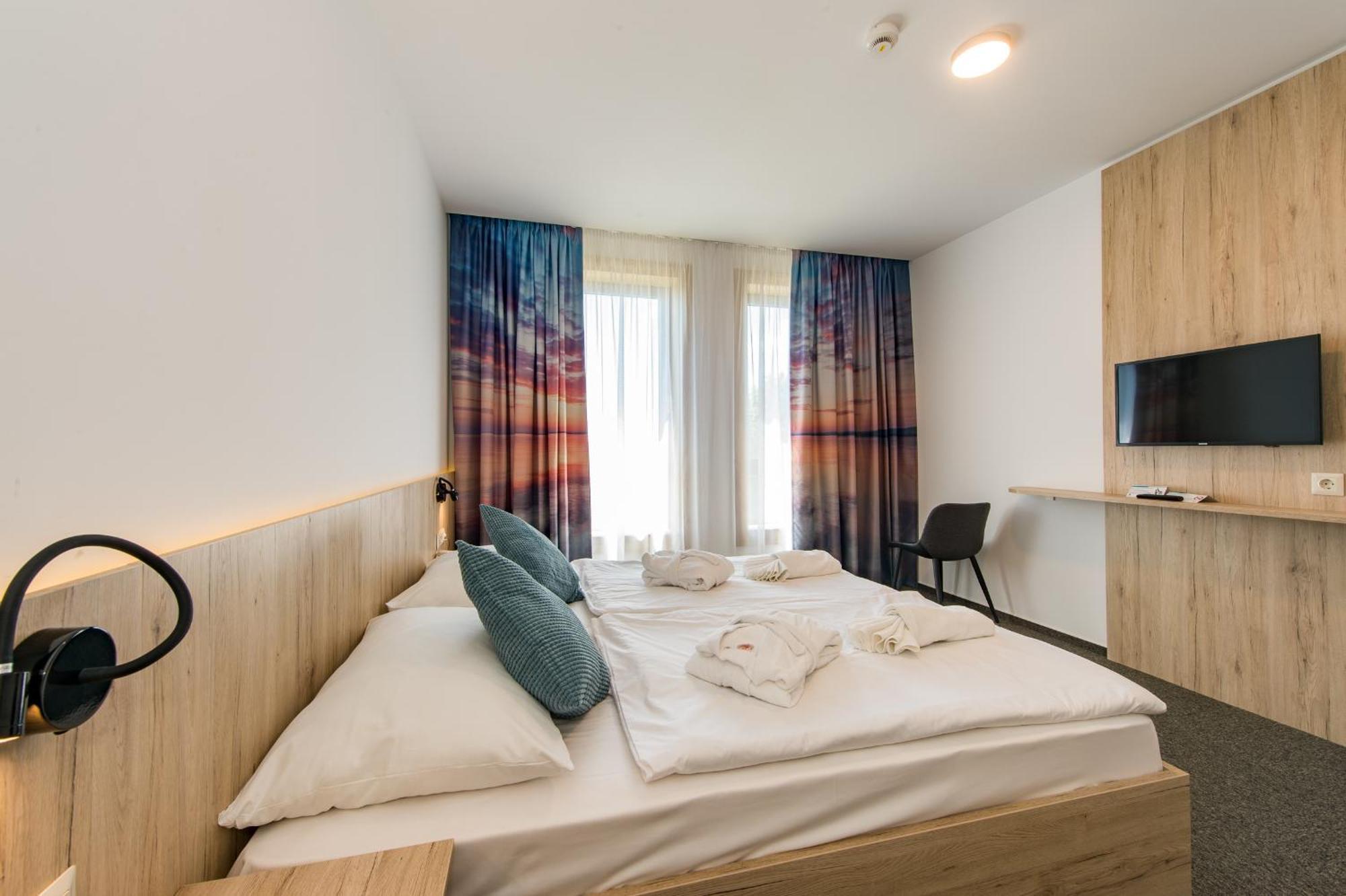 Akademia Hotel Balatonfured Luaran gambar