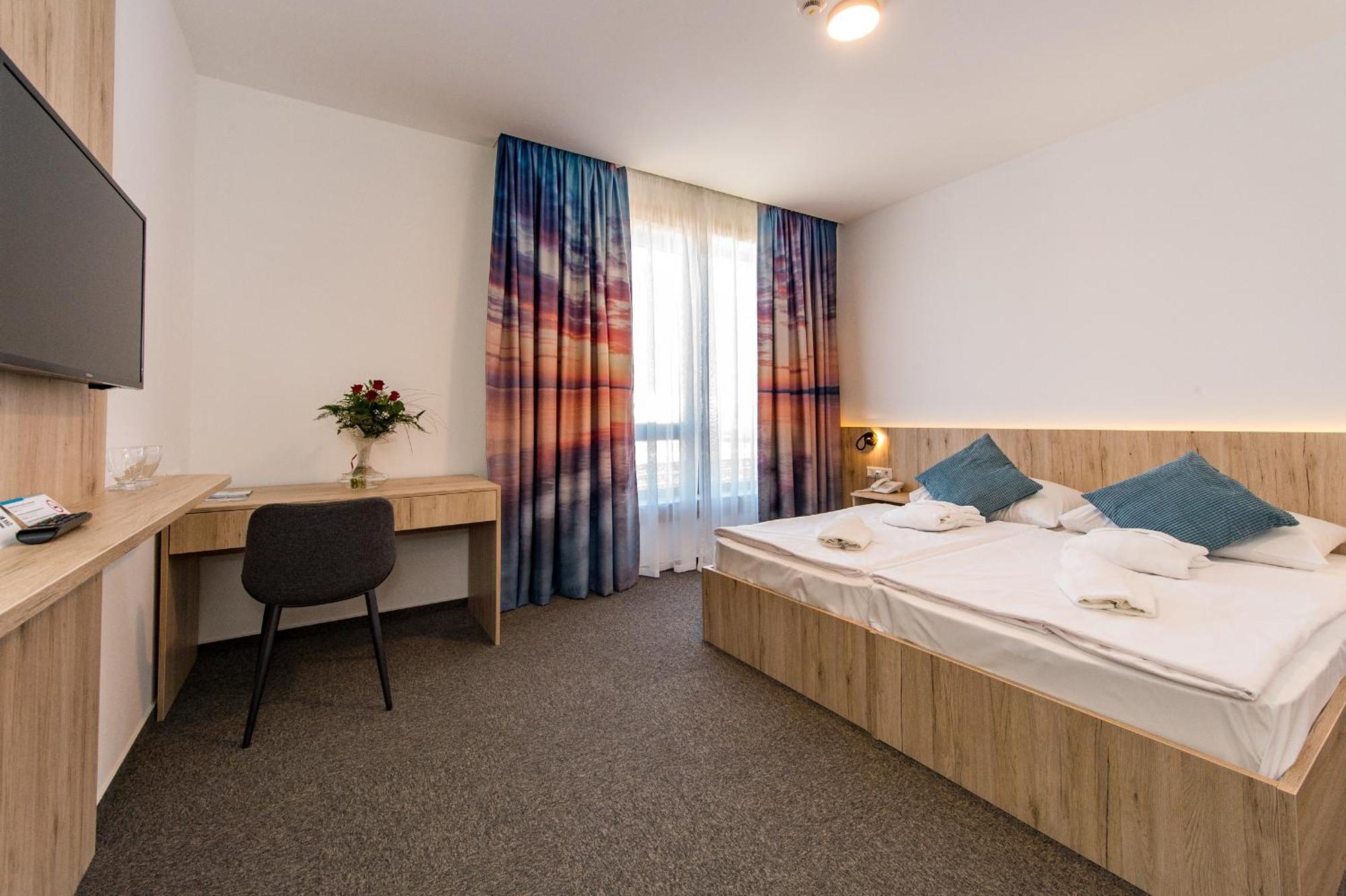 Akademia Hotel Balatonfured Luaran gambar