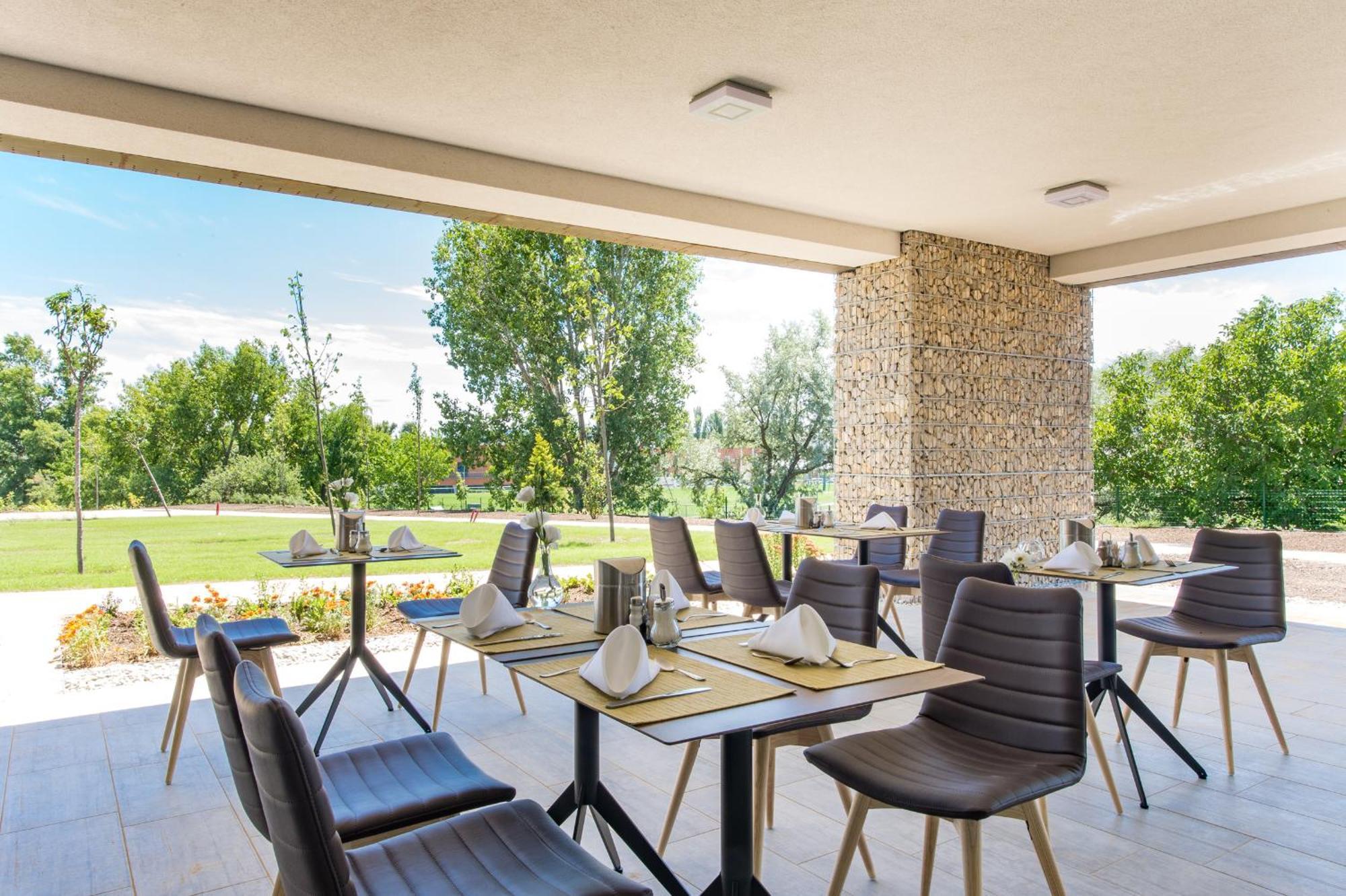 Akademia Hotel Balatonfured Luaran gambar