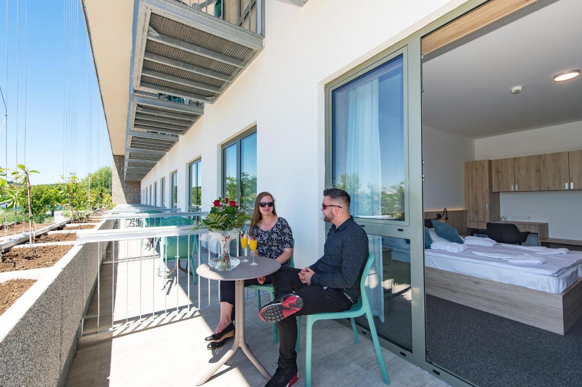 Akademia Hotel Balatonfured Luaran gambar