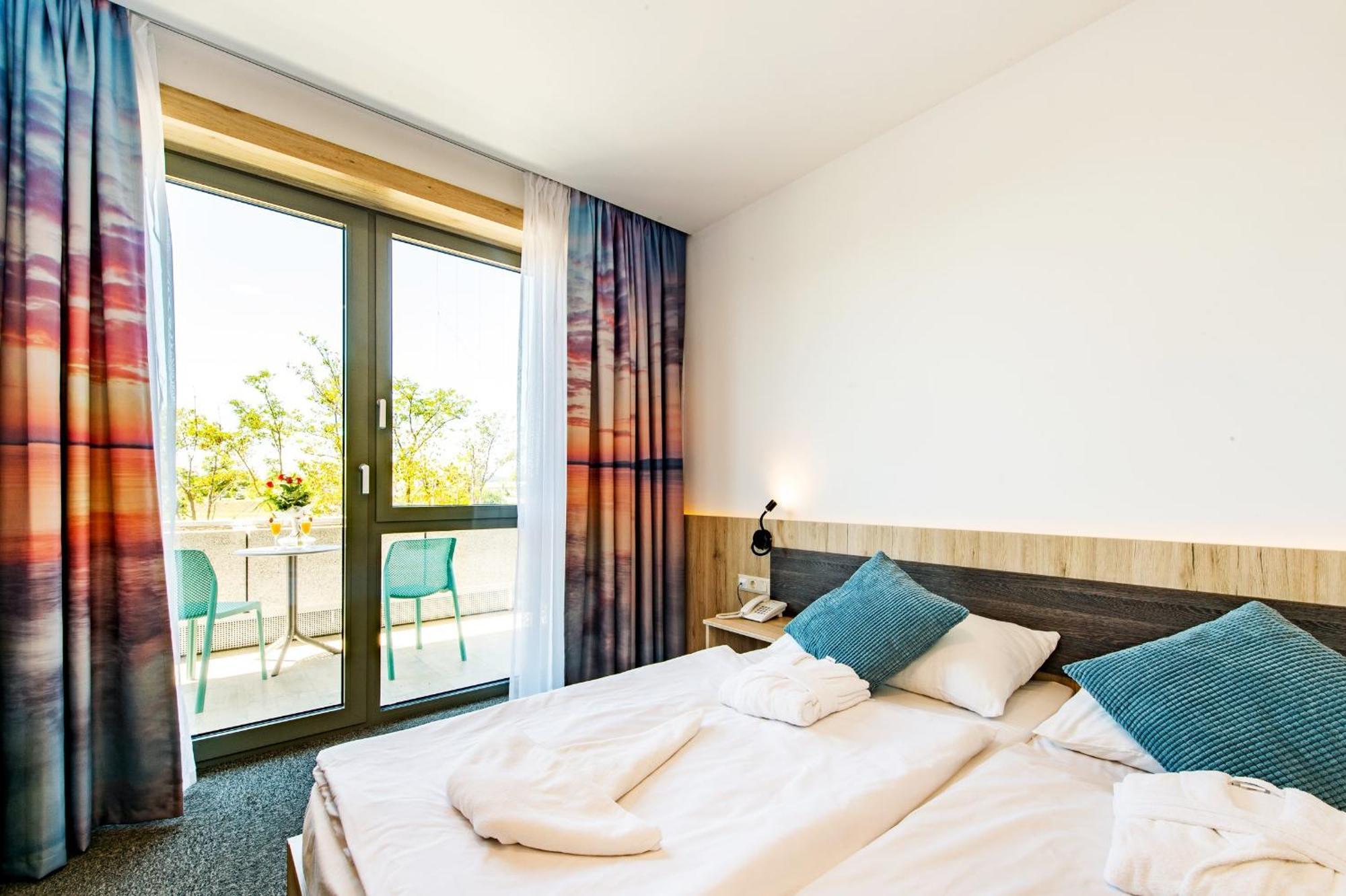 Akademia Hotel Balatonfured Luaran gambar